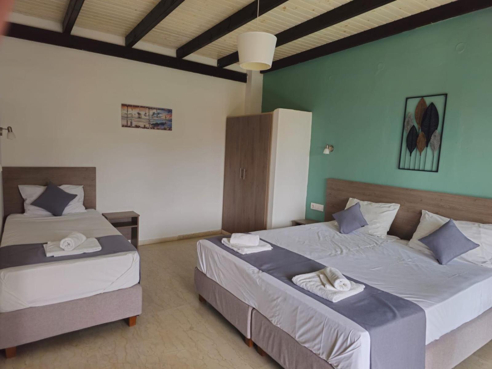 Gardelis Gardens Apartment Беницес Стая снимка