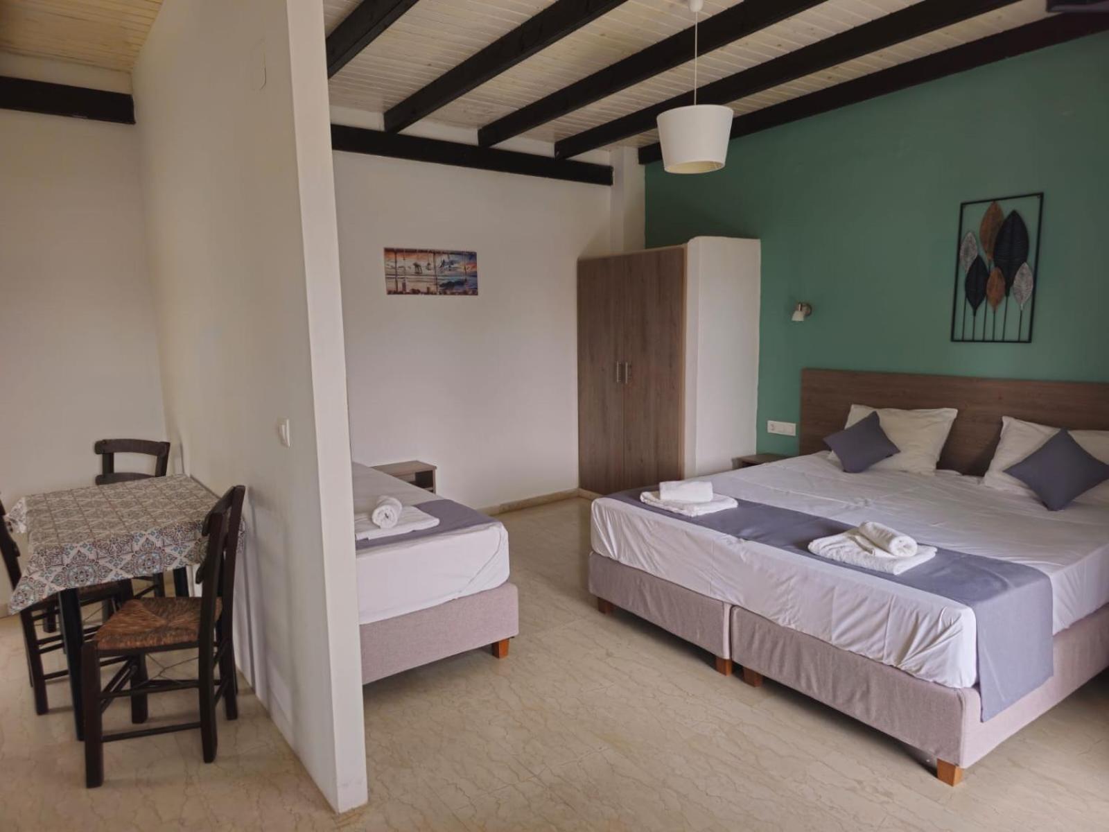 Gardelis Gardens Apartment Беницес Стая снимка