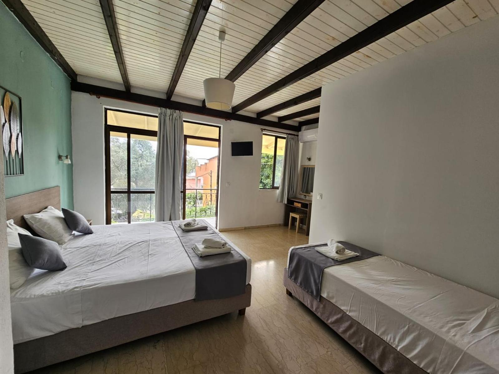 Gardelis Gardens Apartment Беницес Стая снимка