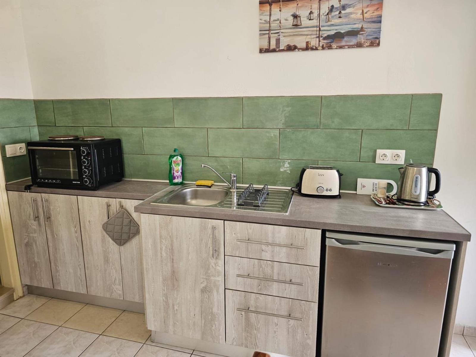 Gardelis Gardens Apartment Беницес Стая снимка