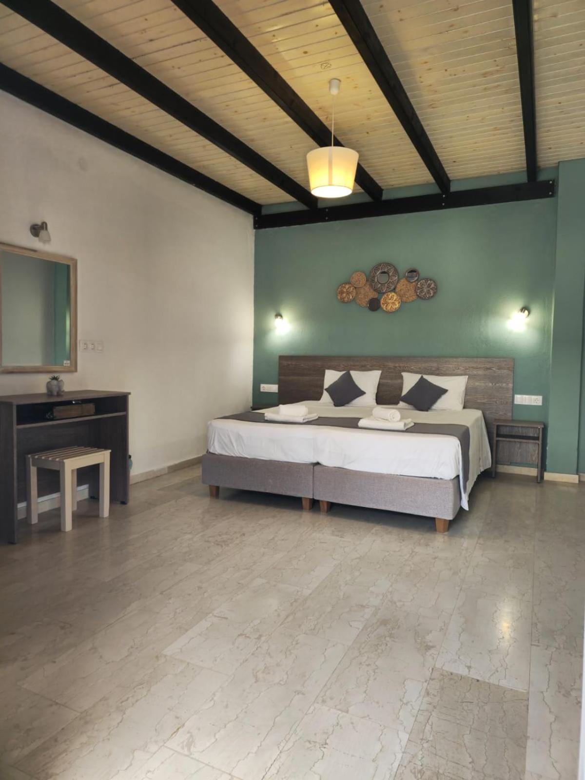 Gardelis Gardens Apartment Беницес Стая снимка