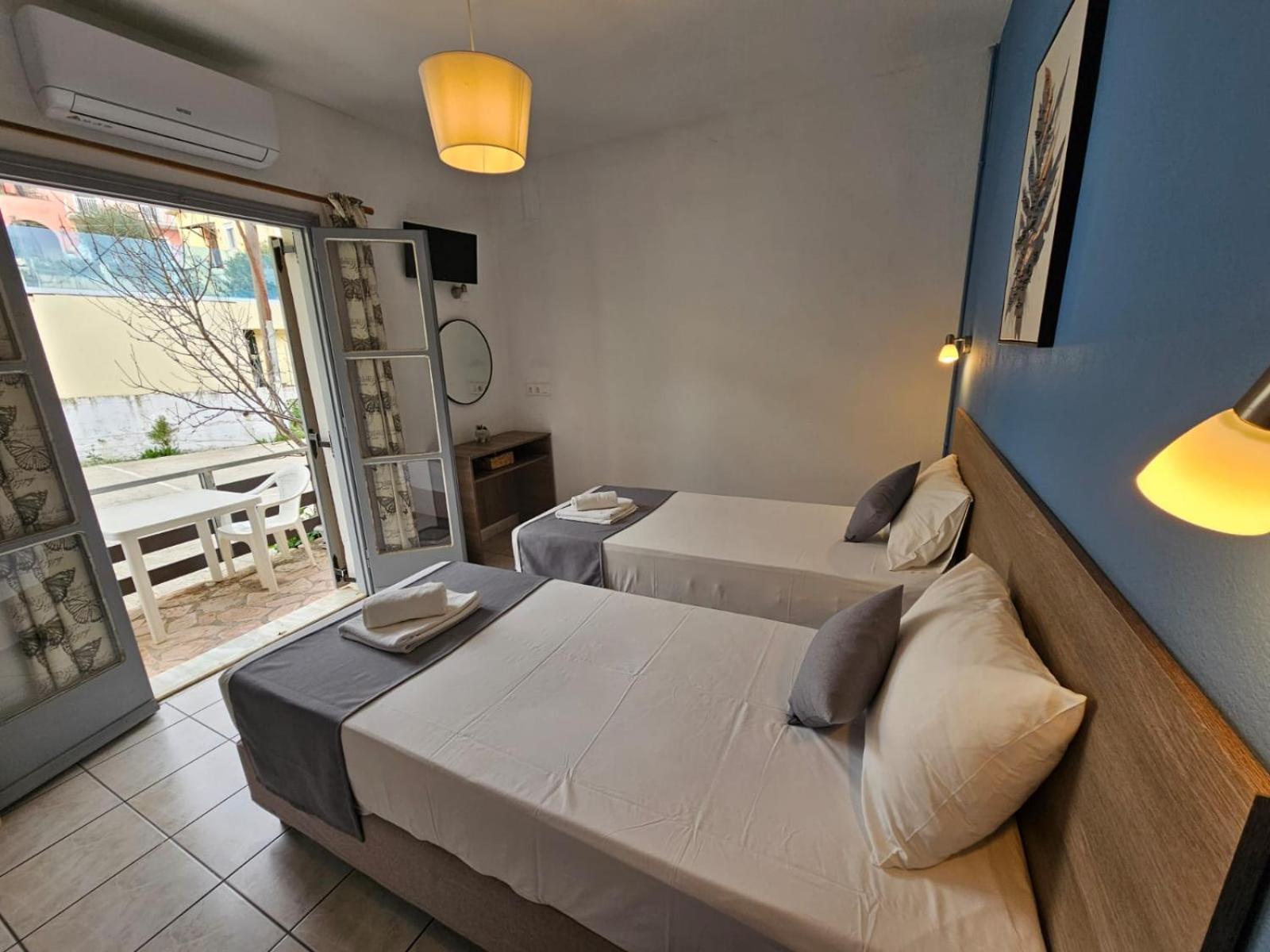 Gardelis Gardens Apartment Беницес Стая снимка